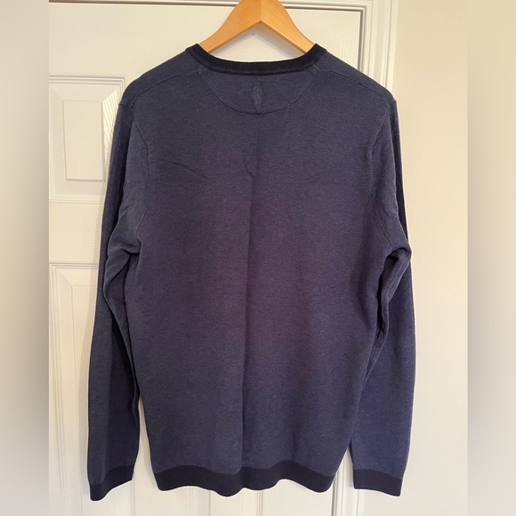 Ashworth V-Neck Sweater - Medium - Picture 4 of 4